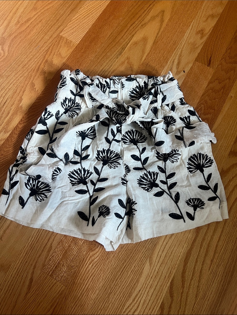Zara Black Floral Embroidered White High-Waist Shorts
